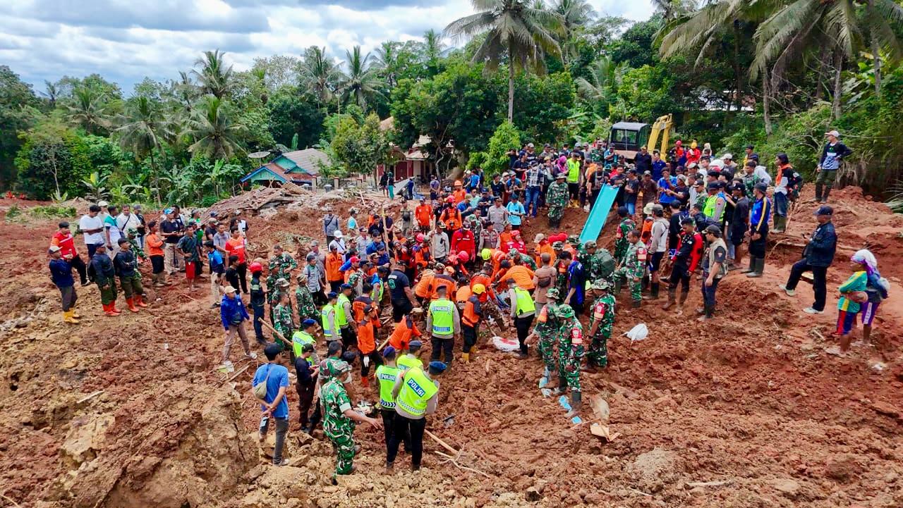 Pencarian Korban Longsor Cibeunying Cilacap Terus Dilakukan, 6 Korban Ditemukan di Hari Ketiga