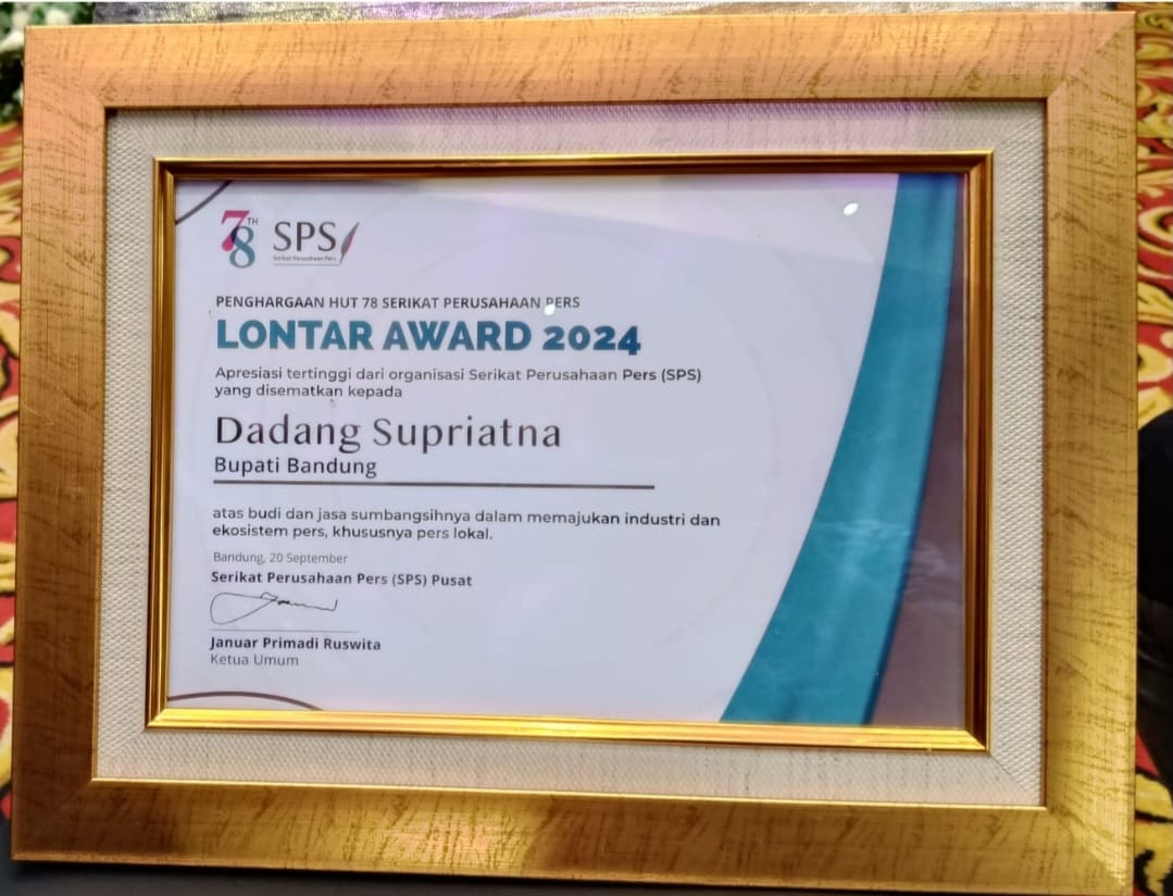 Majukan Ekosistem Pers di Daerah, Bupati Bandung Raih Penghargaan Lontar Award dari SPS 