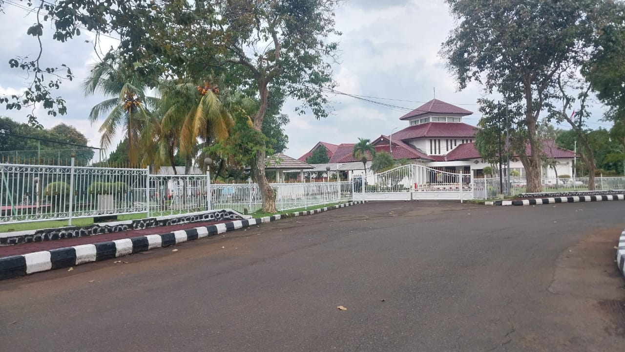 Jelang Lebaran, Pemkab Bogor Bersolek Diri Ganti Warna Pagar Jadi Putih