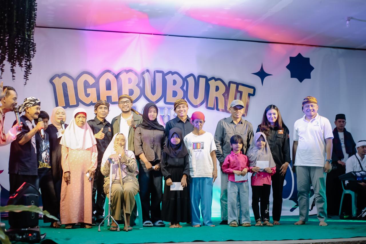 Seniman Senior Jawa Barat Ikut Ngabuburit Bersama Warga Kampung Adat Banceuy di Subang