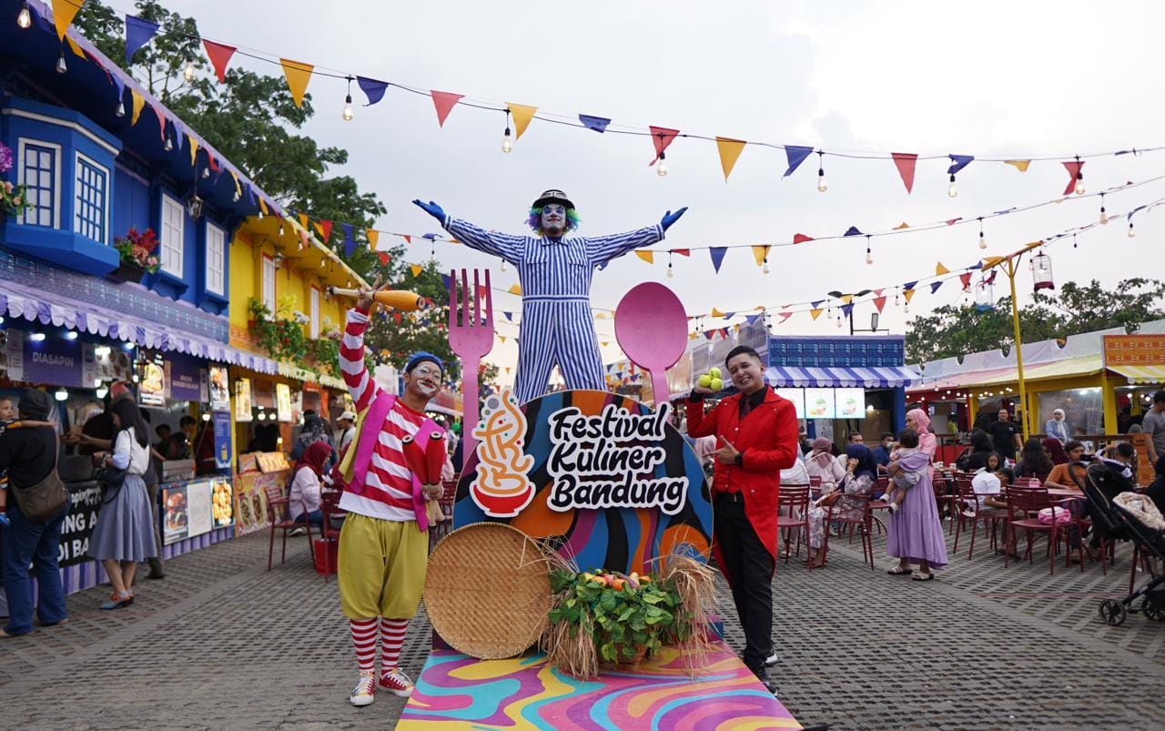 Kuatkan UMKM Lewat Konektivitas, Indosat Hadirkan Jaringan Andal di Festival Kuliner Bandung 2025