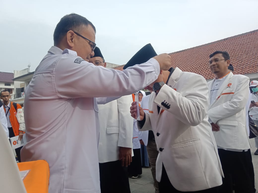 PKS Jabar Serahkan 120 BCAD Tingkat Provinsi ke KPU, Kang Haru: 50 Persen Kader Baru 