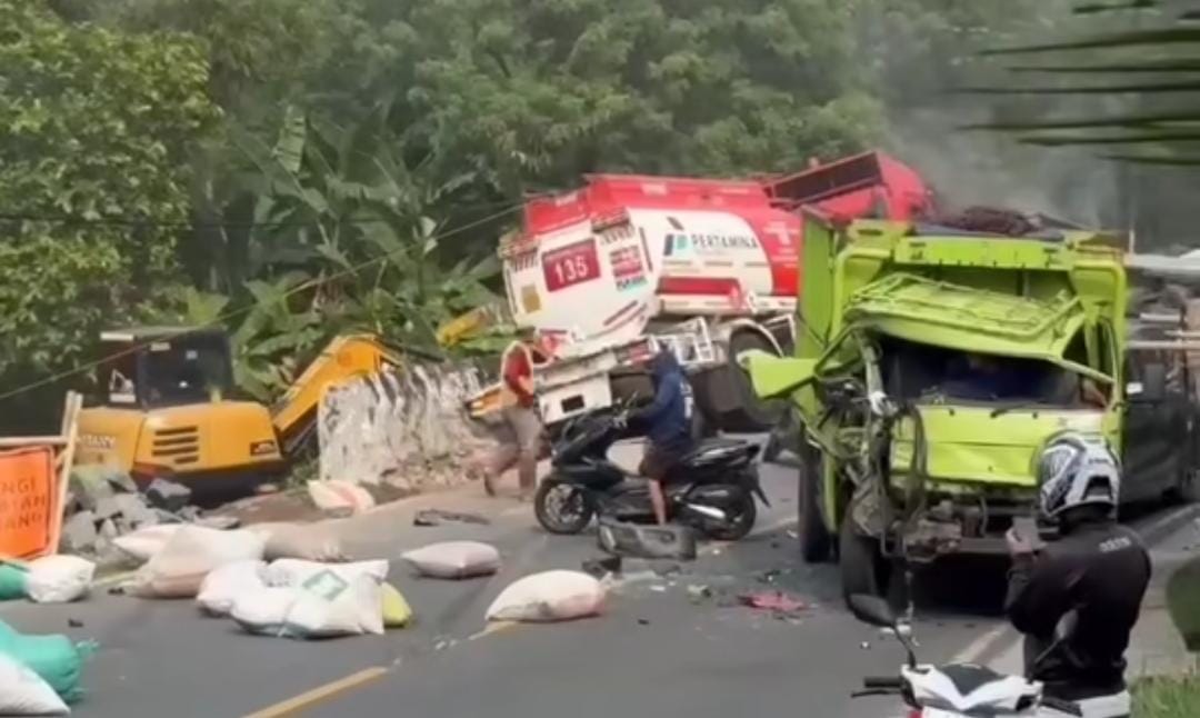 Kecelakaan Mobil Tangki BBM di Turunan Cigudeg, Bogor