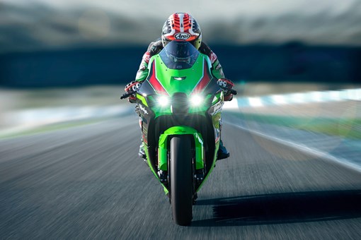 Kawasaki Ninja ZX-10R 2024: Supersport  4-Silinder 998cc Mirip Motor Balap WSBK, Berapa Harganya?