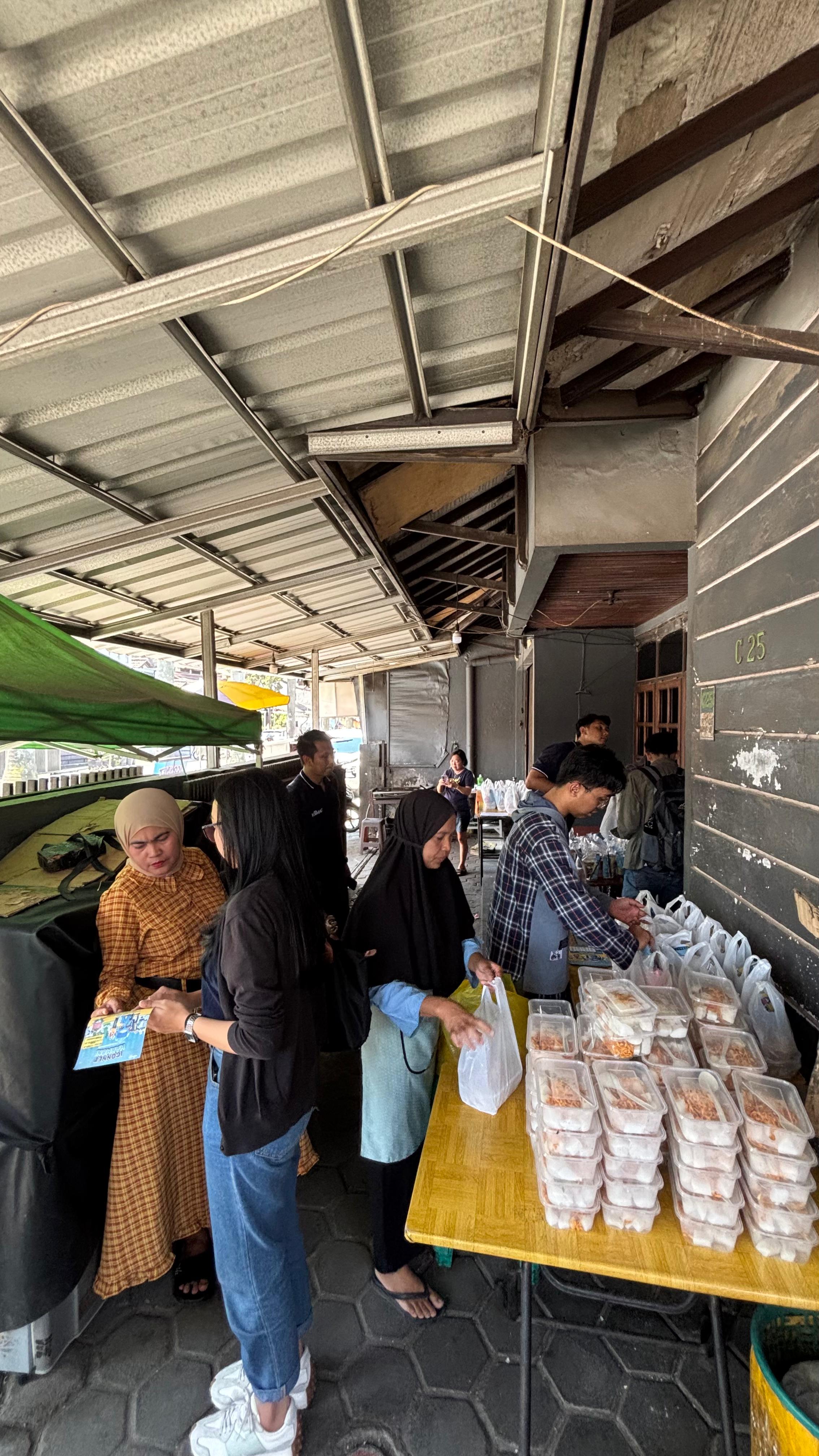 ICONNET Traktir Pelanggan di Hari Pelanggan Nasional