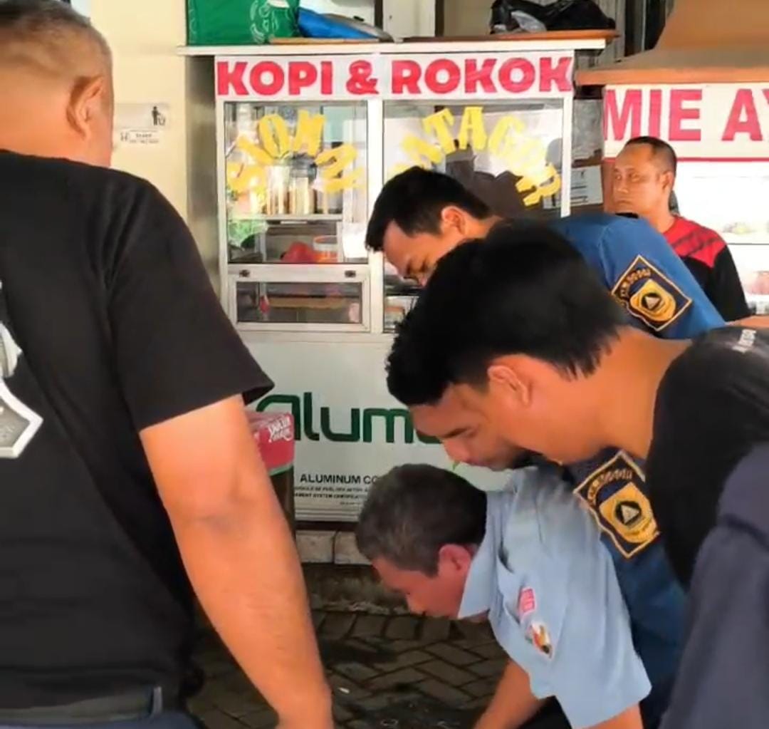 Damkar Kabupaten Bogor Berhasil Selamatkan Pria yang Tersedak Bakso