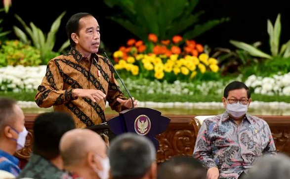 Jokowi Marah pada PLN dan Pertamina yang Terus Minta Subsidi: Kok Enak Banget