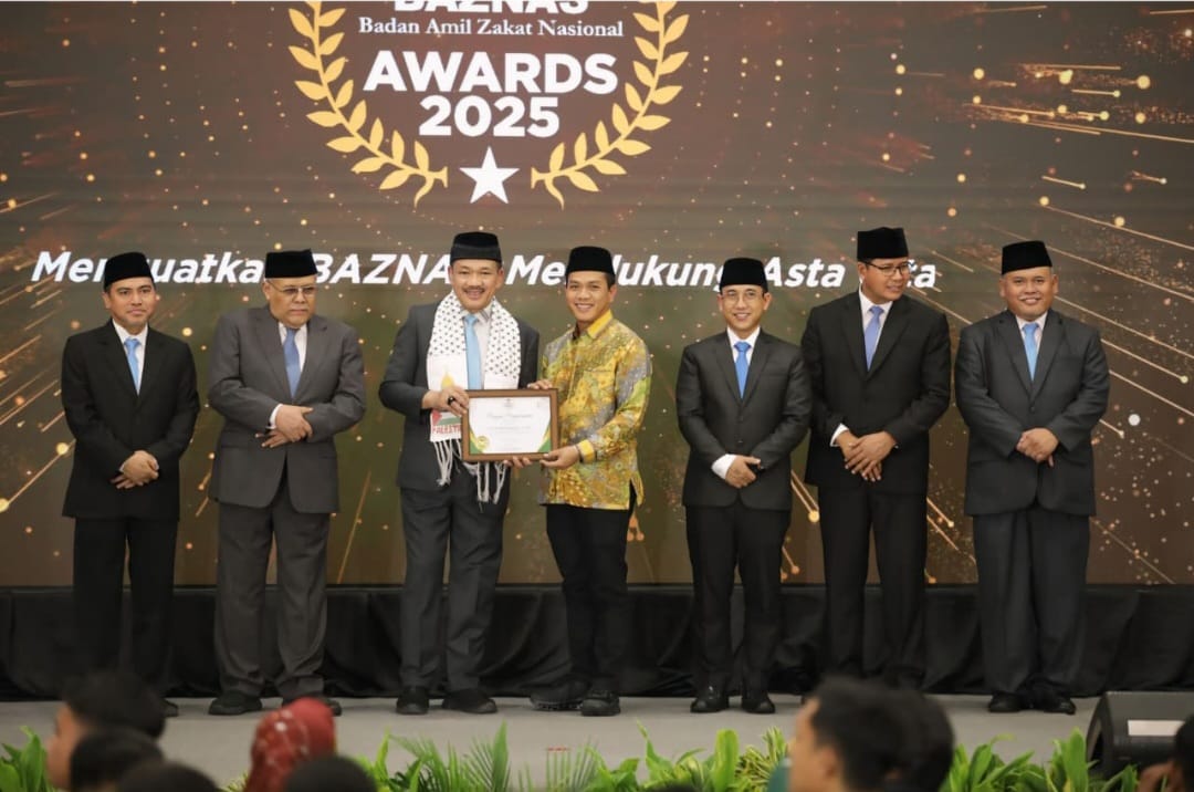 Berhasil Tingkatkan Penghimpunan ZIS, Bupati Bandung Terima Baznas Award