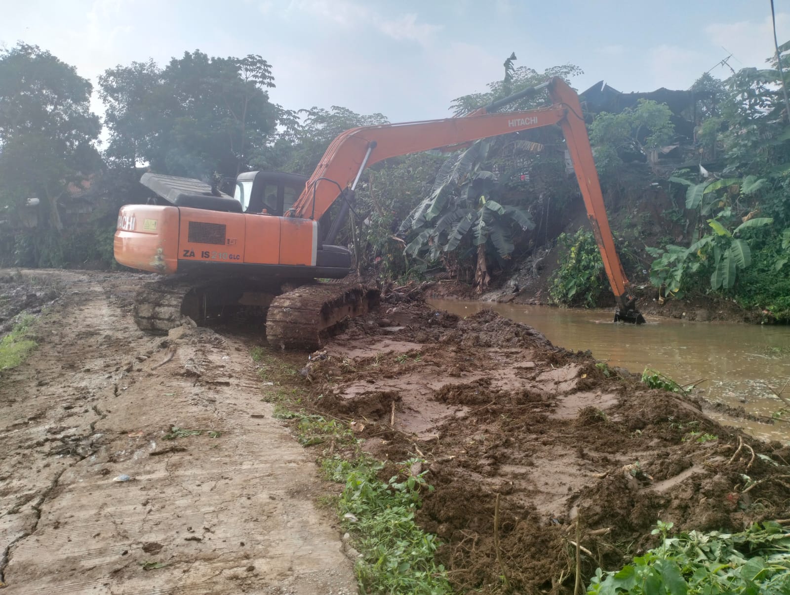 Pemkab Bogor Kebut Normalisasi Irigasi Sasak di Ciseeng