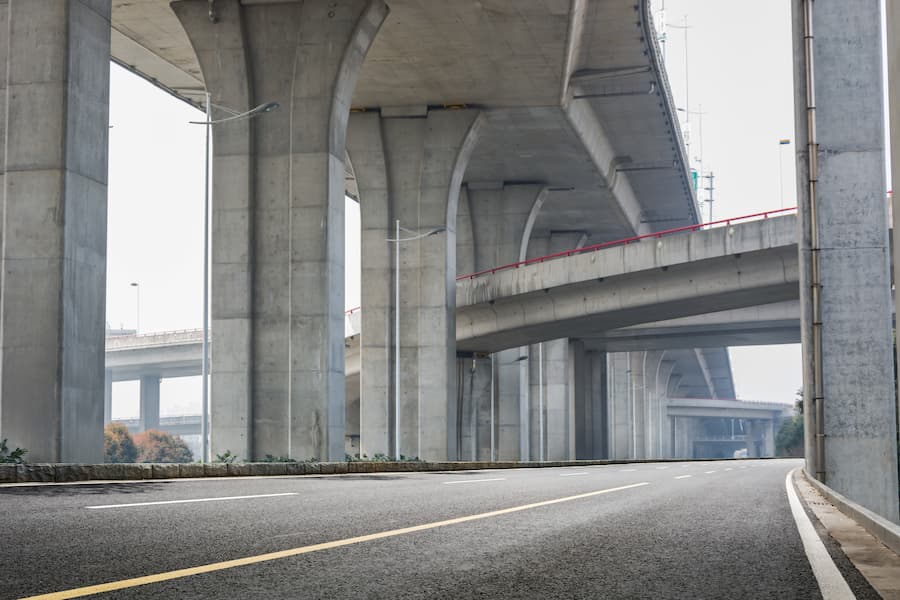 Damkar Bogor Evakuasi Seorang Ibu yang Diduga Lakukan Percobaan Bunuh Diri di Flyover Cibinong
