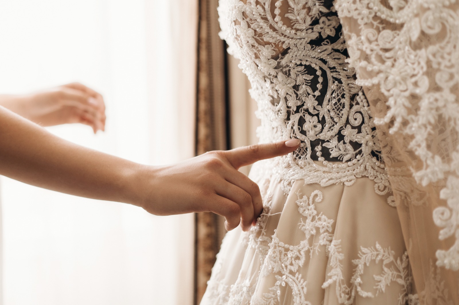 6 Pilihan Warna Gaun Pernikahan Punya Kesan Soft Nan Elegan