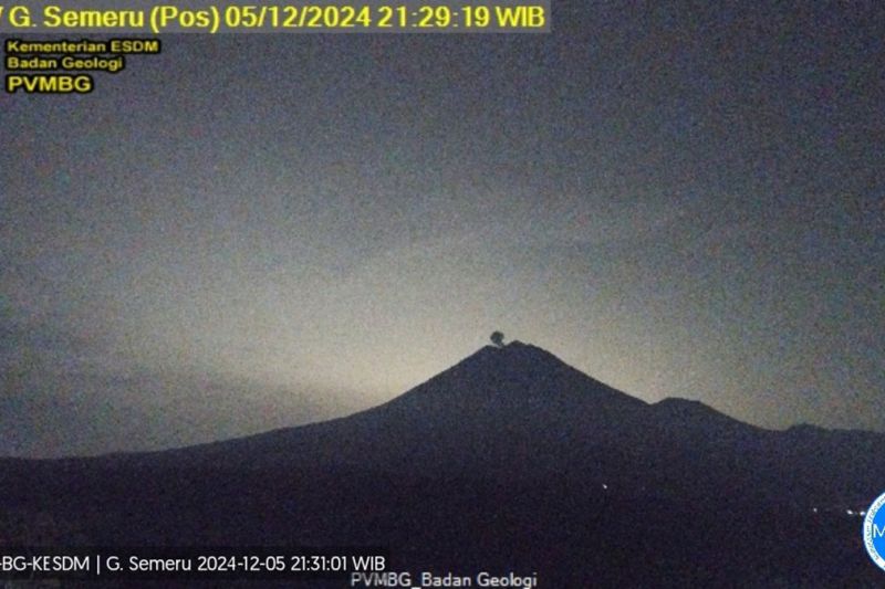 Gunung Semeru Erupsi Berturut-turut Kamis Malam, Ini Imbauan Resmi dari BPBD