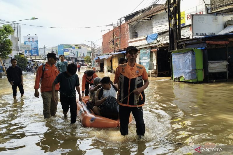 BPBD Kabupaten Bandung Siapkan Tenda dan Logistik untuk Pengungsi Banjir