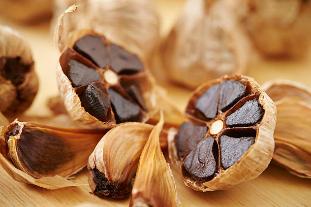 7 Manfaat Luar Biasa Black Garlic, Antioksidan Tinggi dan Menyehatkan Jantung