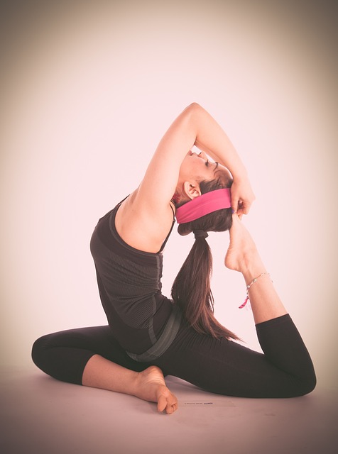 17 Gerakan Yoga yang Efektif untuk Mengecilkan Perut Buncit, Alternatif Olahraga Ringan!