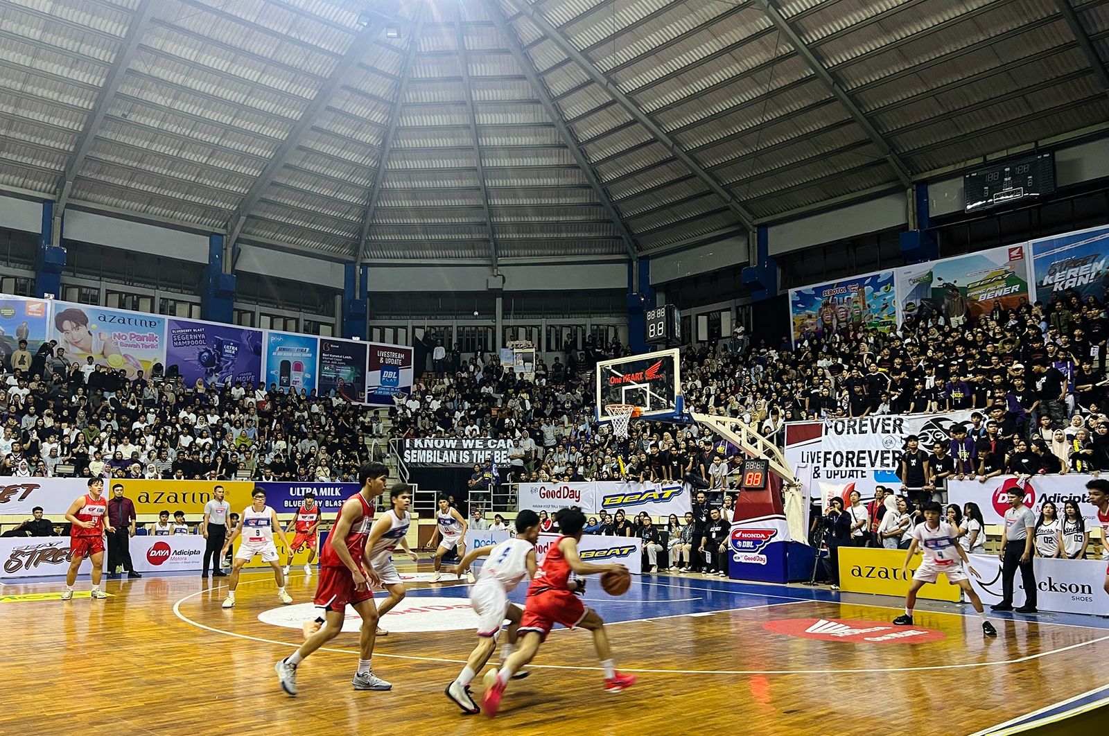 Tim Basket SMAN 2 Bandung dan SMA BPK Penabur Cirebon Kembali Menjadi Juara di Honda DBL West Java Series