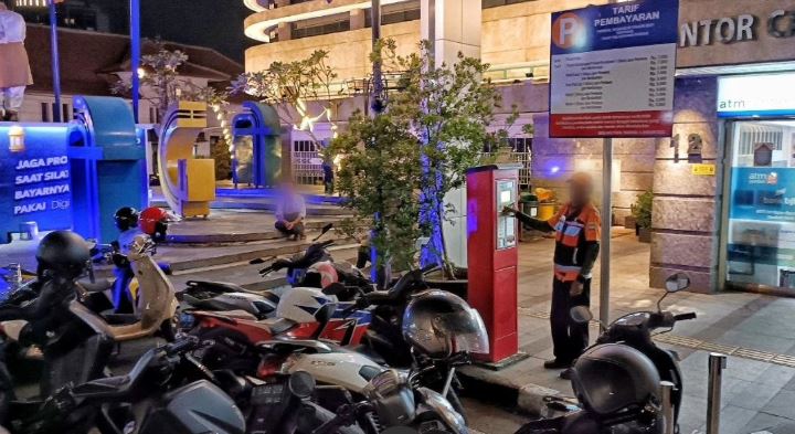 Warga Bandung Keluhkan Tarif Parkir Liar yang Tidak Wajar di Jalan Sultan Agung