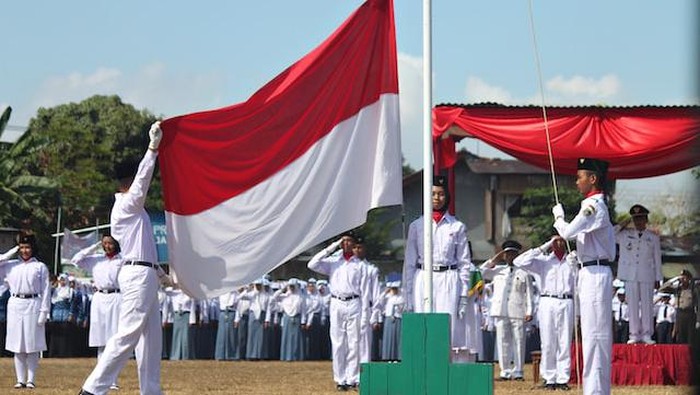 Tata Cara Upacara Bendera 17 Agustus: Jumlah Petugas dan Peran Masing-masing