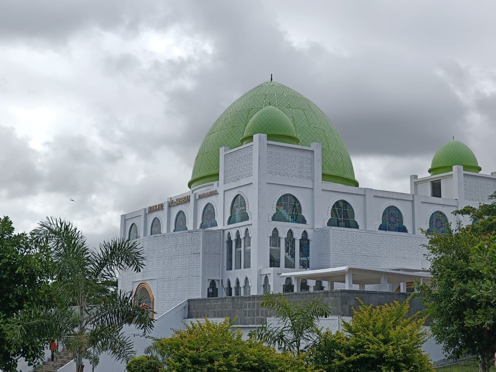 Masjid Al Jabbar Ranca Buaya jadi Hiburan Tersendiri Bagi Pemudik