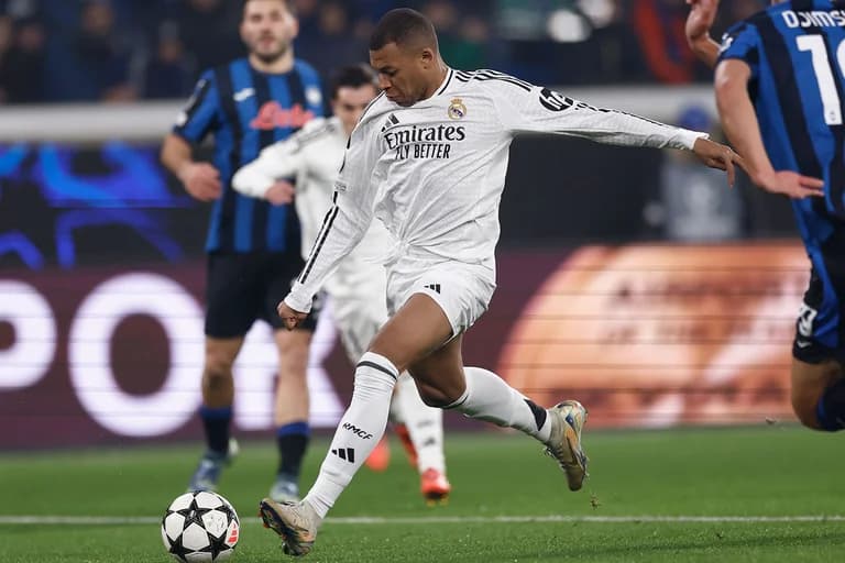 Real Madrid Menang Lawan Atalanta, Tapi Mbappe Cedera