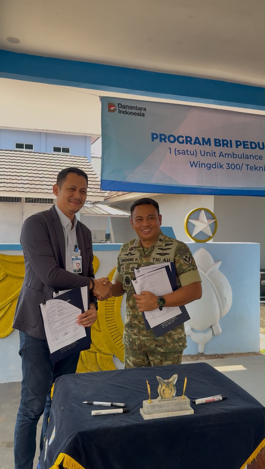 BRI Subang Serahkan Bantuan Ambulans TJSL kepada Wingdik 300/Teknik untuk Penunjang Kesehatan Masyarakat