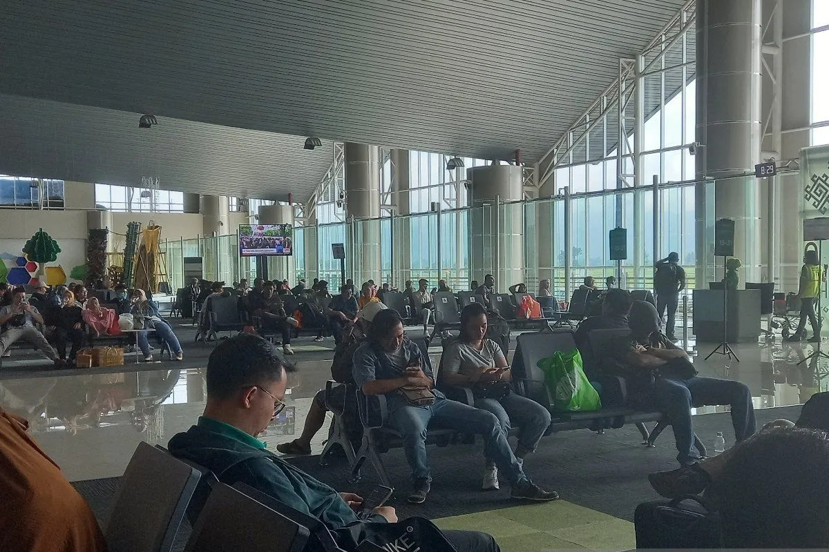 Operasional Bandara Sam Ratulangi Dihentikan Sementara Akibat Dampak Abu Vulkanik Gunung Ruang