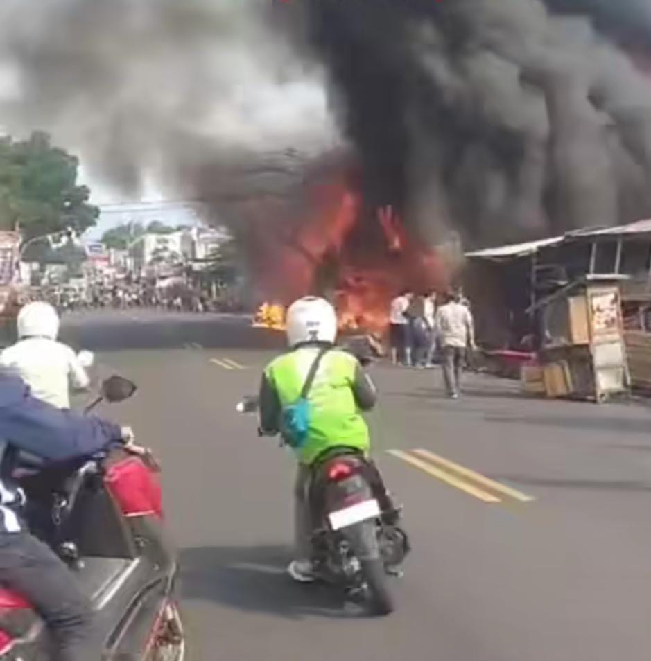 Kebakaran di Jalan Tajur Bogor: Melahap Bengkel dan Terus Membesar   