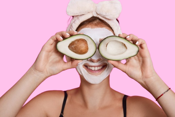 7 Buah Alami yang Bisa Dijadikan Masker Wajah, Bikin Kulit Cerah dan Sehat!