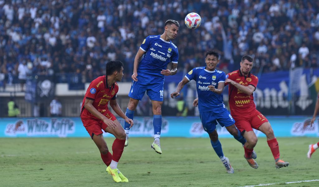 Hasil Liga 1 Hari Ini: Persib Taklukkan Persjia 2-0 dalam Laga Klasik dengan 2 Kartu Merah