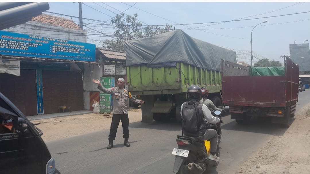 Truk Tronton Mogok di Ciparay Kabupaten Bandung, Arus Lantas dari Dua Arah Alami Kemacetan