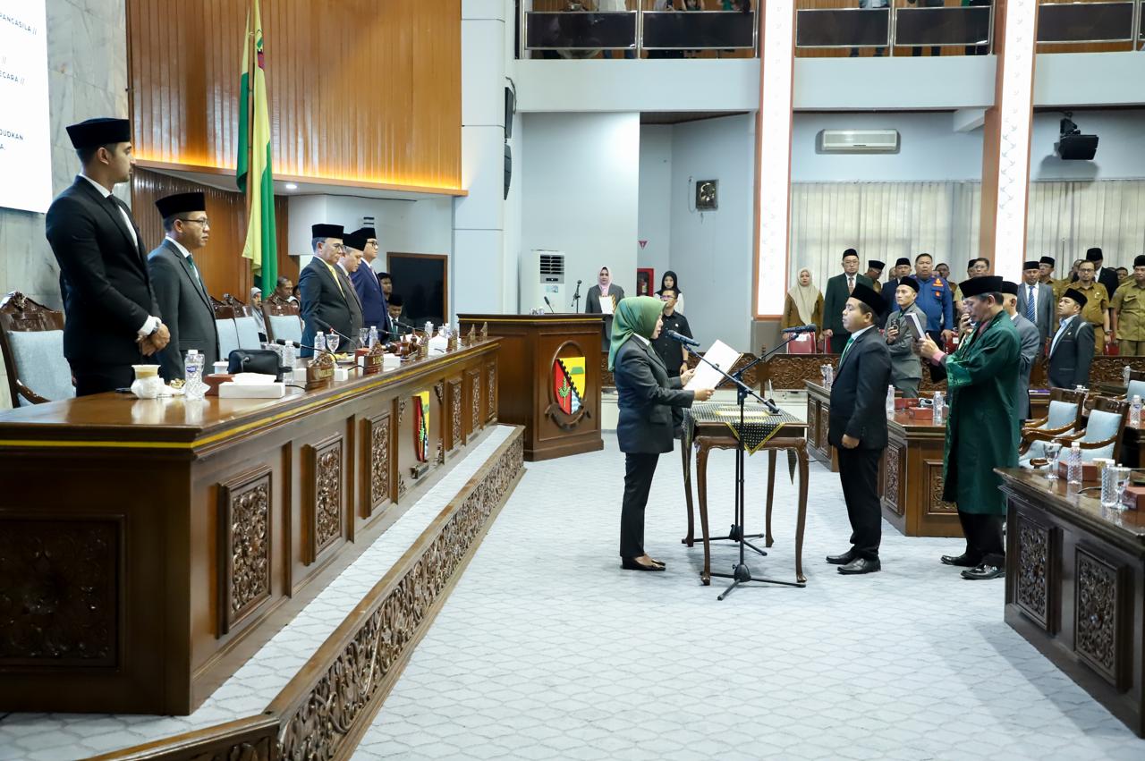 Renie Rahayu Pimpin Pelantikan PAW DPRD Kabupaten Bandung, Khoiril Anwar Gantikan Tiktik Kartika