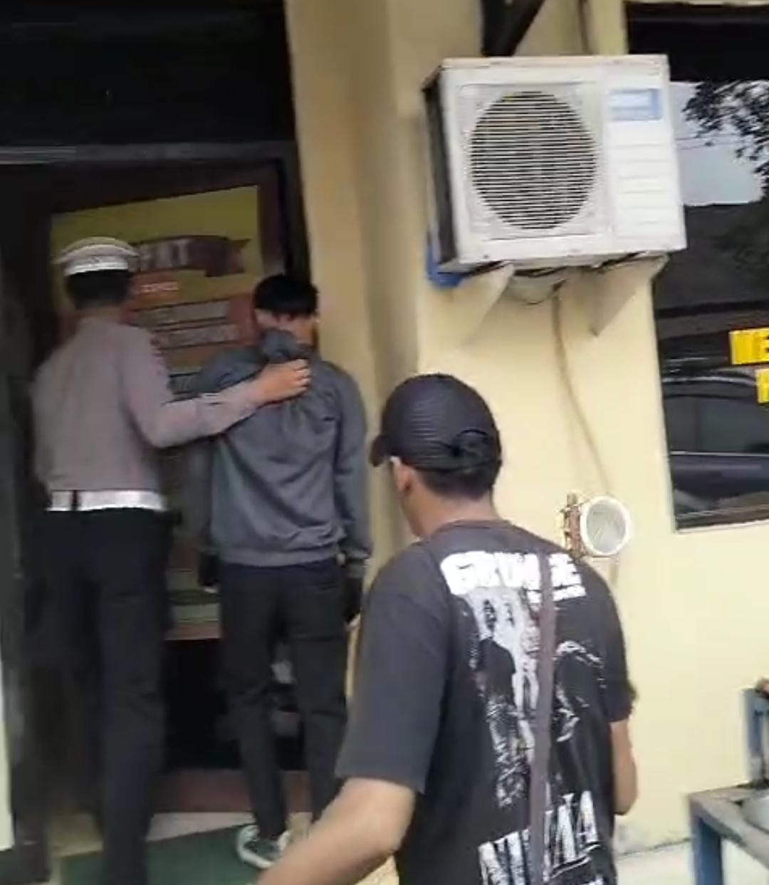 Lawan Arus dan Senggol Pengamen, Pengendara di Citeureup Diamankan saat Operasi Patuh Lodaya 2025