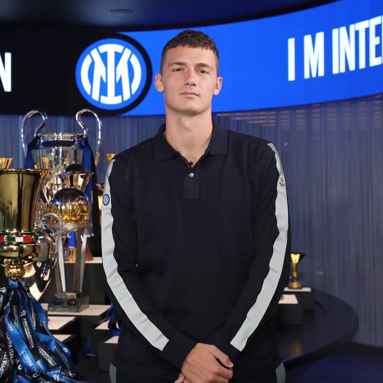 Benjamin Pavard Resmi Bergabung dengan Inter Milan