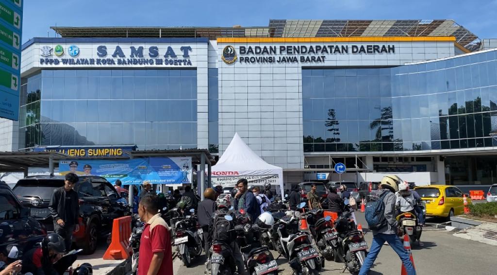 Manfaatkan Relaksasi Pajak dari Bapenda Jabar, Nunggak Pajak Kendaraan 7 Tahun, Bayar 3 Tahun 