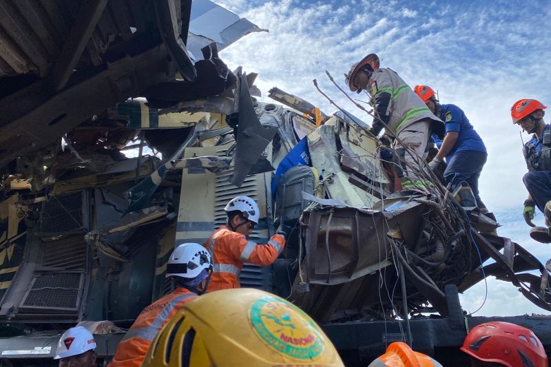 Basarnas Laporkan Seluruh Korban KA di Bandung Selesai di Evakuasi