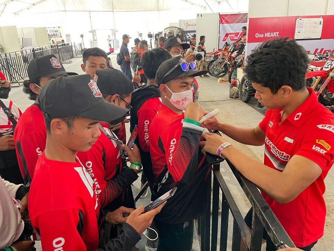 Ratusan Bikers Honda CRF150L Dukung Delvintor di MXGP Samota