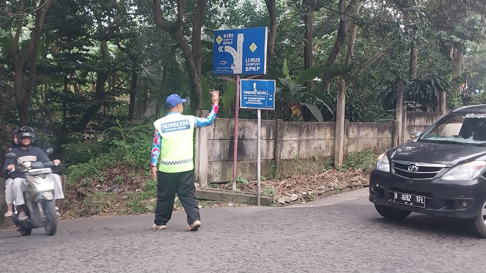 Supeltas Puncak Bogor: Dari Joki Jalan Jadi Sukarelawan