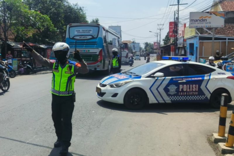 Kepadatan di Limbangan Diurai dengan Sistem Satu Arah oleh Polisi