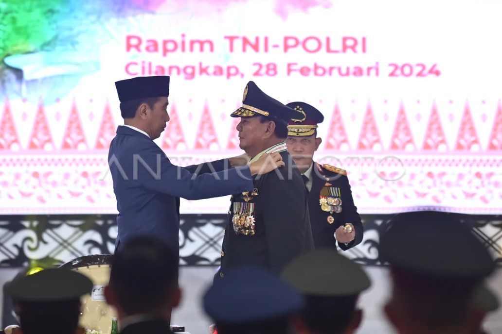 Jokowi Beri Pangkat Istimewa Untuk Prabowo