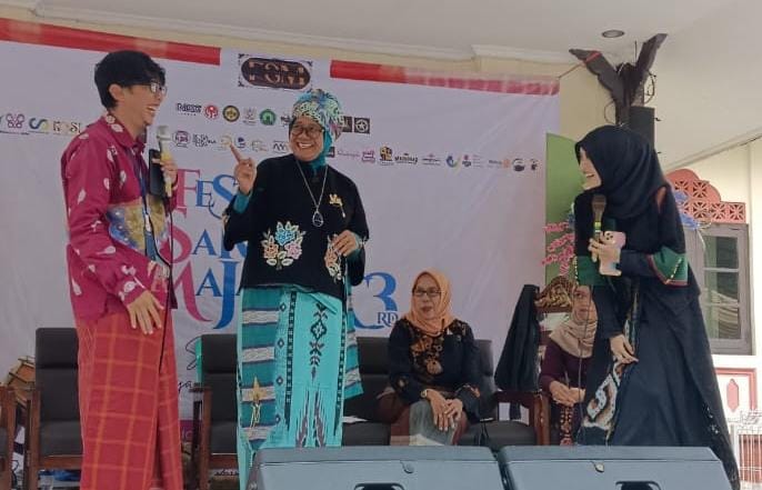 Gelar Festival Sarung Majalaya (FSM), Zainab Assegaf Tuai Pujian Rektor ISBI