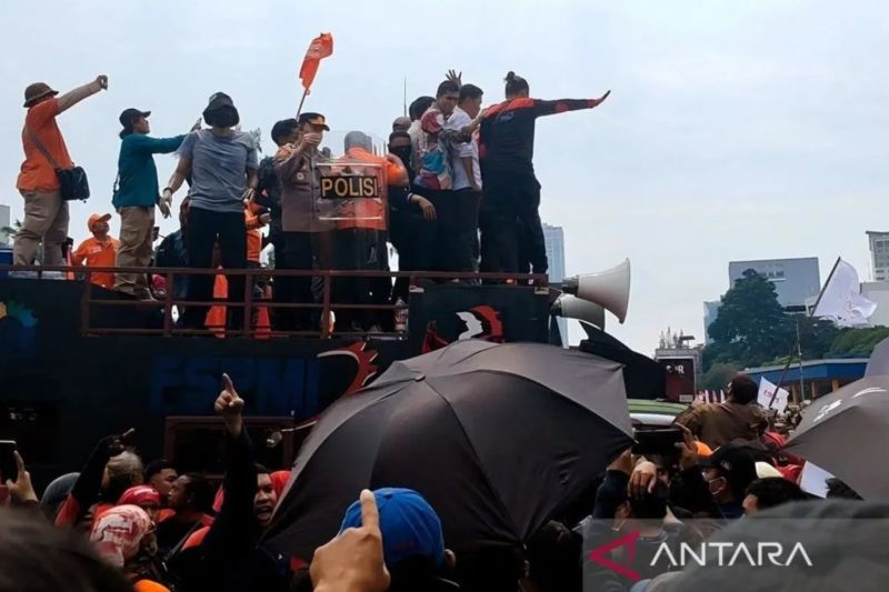 Polisi Kerahkan 1.270 Personel untuk Amankan Aksi Ribuan Buruh di Kawasan Patung Kuda   