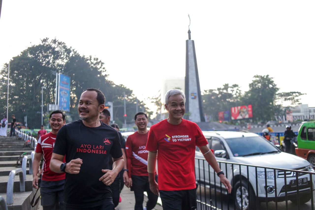 Mesra, Bima Arya Ajak  Ganjar Pranowo Lari  Bareng di Kebun Raya Bogor