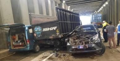 Tujuh Kendaraan Terlibat dalam Kecelakaan Beruntun di Underpass Ciawi KM 47B