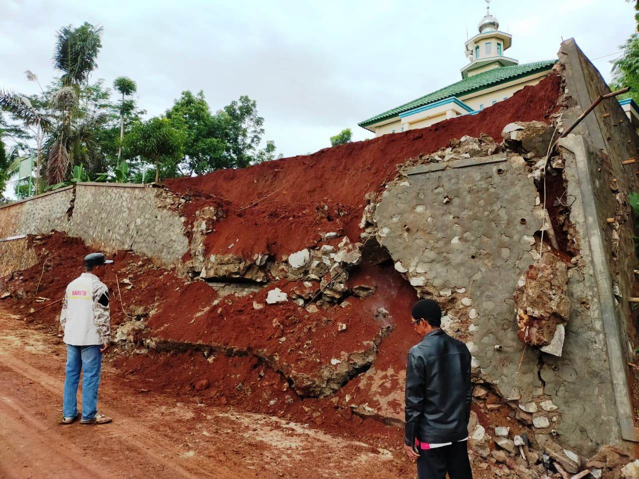Longsor di Sumedang, 1 Rumah Rusak Parah dan 7 Terancam Tergerus
