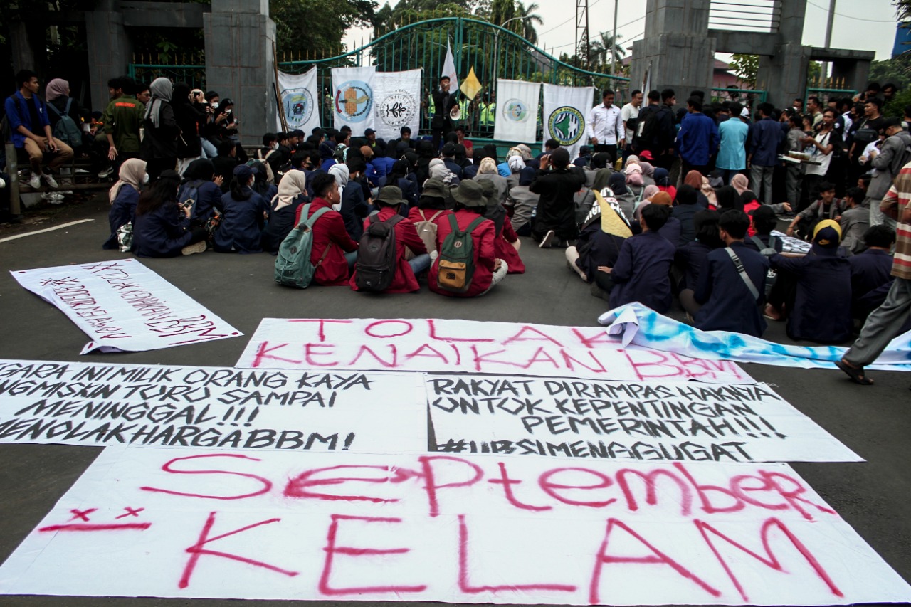 Ratusan Mahasiswa BEM Bogor Raya Unjuk Rasa Minta Pemkab Sampaikan Tuntutan ke Pusat