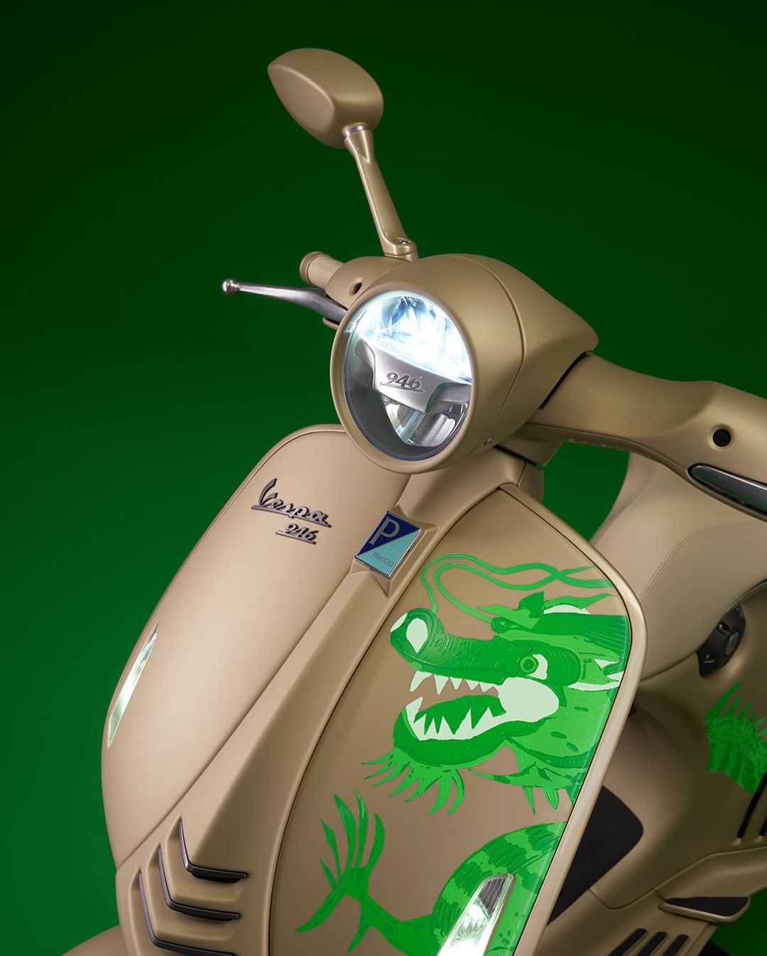 Vespa 946 Dragon Edisi Terbatas Rilis! Usung Teknologi Mutakhir dan Punya Warna Emas Khusus