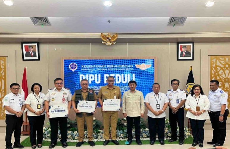 Kemenhub Salurkan Bantuan Rp125 Juta untuk Warga Terdampak Letusan Gunung Ruang