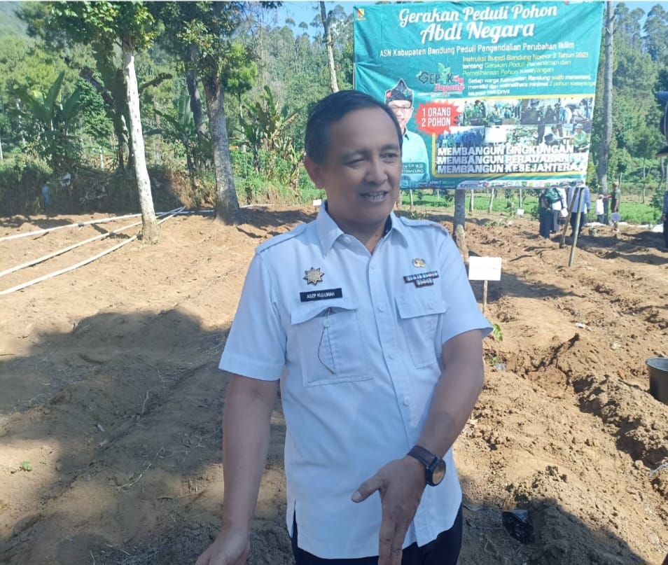Perbaiki Hulu Citarum, Pemkab Bandung Wajibkan ASN Tanam Pohon di Situ Cisanti