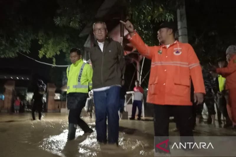 Pemkot Cirebon Mendirikan Posko Pengungsian untuk Bantu Korban Banjir