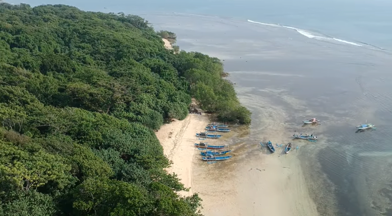 Fakta Menarik Pantai Tenda Biru, Pesona Alam Jawa Barat!!
